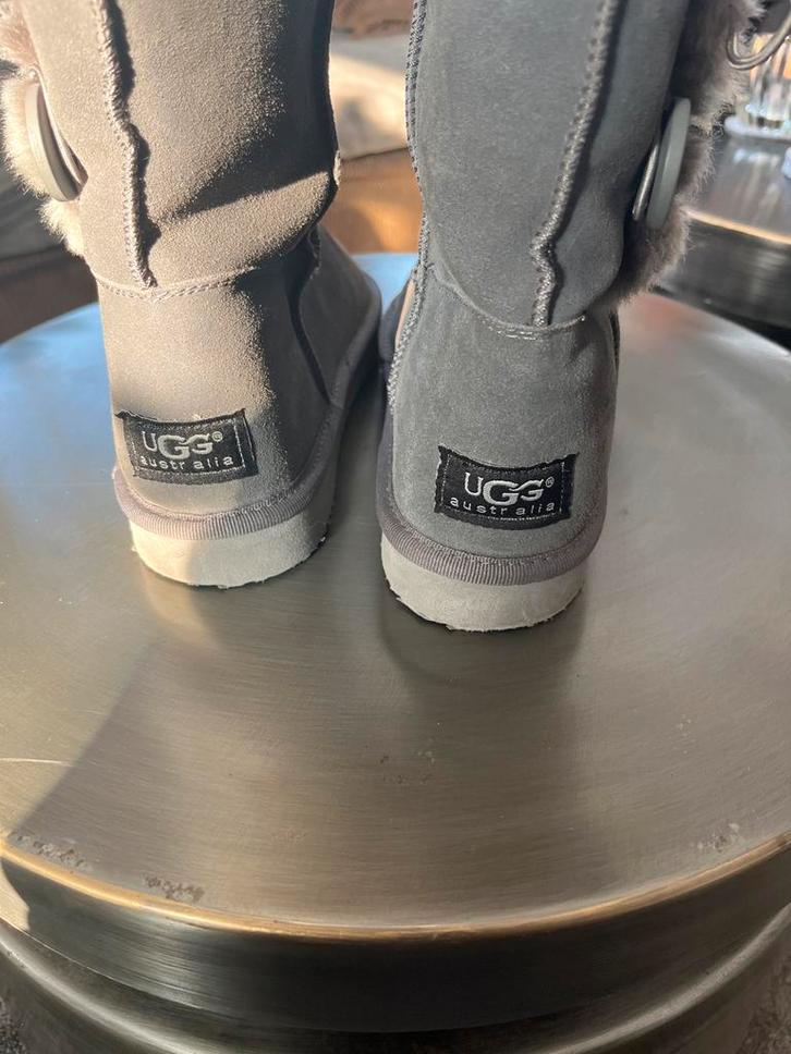 Grijze UGG, Kleding | Dames, Schoenen, Zo goed als nieuw, Hoge laarzen, Grijs, Ophalen of Verzenden