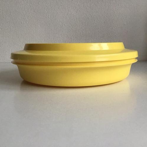 Tupperware trommel schaal bak - Serve N Seal - geel - 21 cm, Huis en Inrichting, Keuken | Tupperware, Bak of Kom, Geel, Ophalen of Verzenden