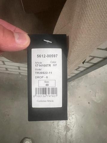 Beige pak (broek en colbert) size 48 beschikbaar voor biedingen