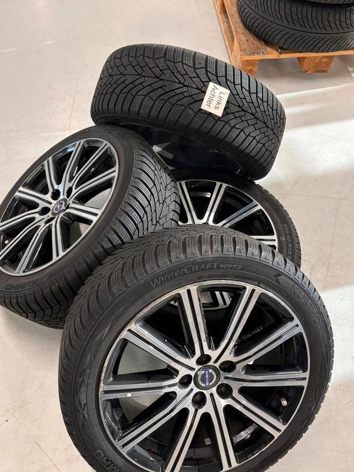 Volvo winterbanden met velg 235/45 R18, Auto-onderdelen, Banden en Velgen, Banden en Velgen, Winterbanden, 18 inch, 235 mm, Ophalen of Verzenden