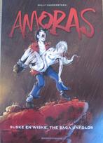 Suske en Wiske - de Saga unfolds - Amoras deel - Suske -2013, Willy Vandersteen, Eén stripboek, Ophalen of Verzenden, Zo goed als nieuw