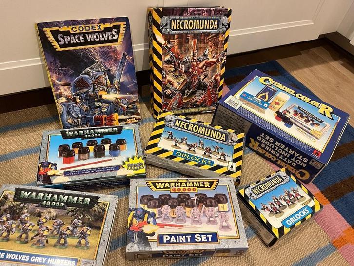 Warhammer: 37 stuks + 2 boeken, Hobby en Vrije tijd, Gezelschapsspellen | Bordspellen, Zo goed als nieuw, Een of twee spelers