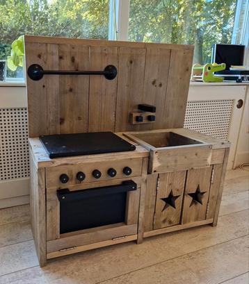 Steigerhouten speelkeuken beschikbaar voor biedingen