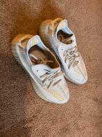 Adidas Yeezy Boost 350 V2 Light mt 44, Kleding | Heren, Schoenen, Ophalen of Verzenden, Zo goed als nieuw, Overige kleuren