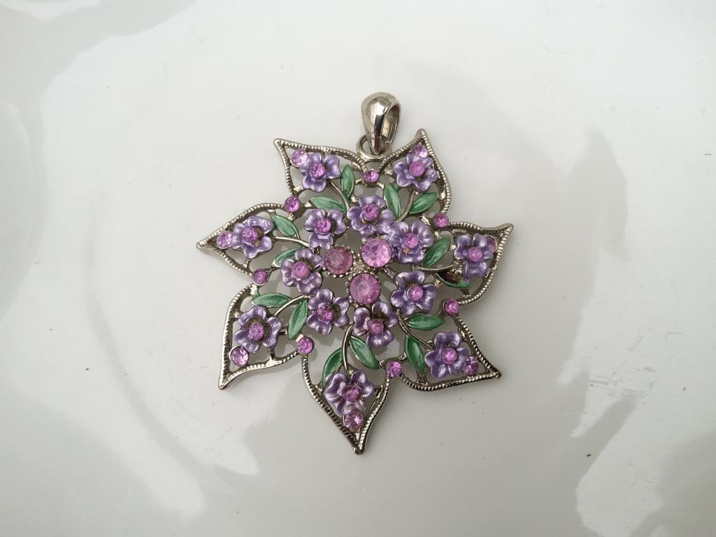 Hanger lila/roze en broche papegaai strass, Overige materialen, Nieuw, Ophalen of Verzenden, Roze