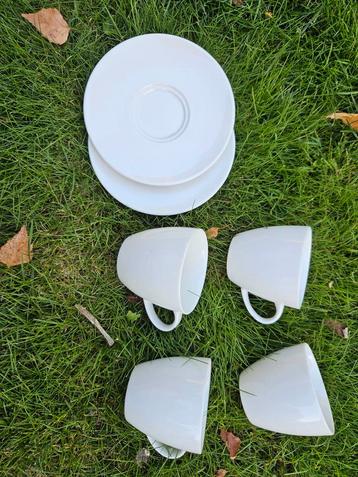 Douwe Egberts kopjes en schotels beschikbaar voor biedingen