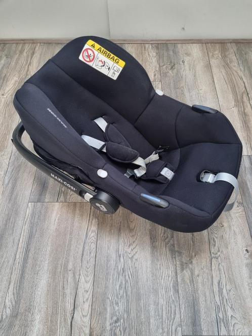 Maxi-Cosi CabrioFix i-Size – Essential Black (2022), Kinderen en Baby's, Autostoeltjes, Zo goed als nieuw, Maxi-Cosi, 0 t/m 13 kg
