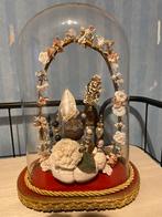 Antieke stolp met antieke en vintage hoedenspelden, Ophalen