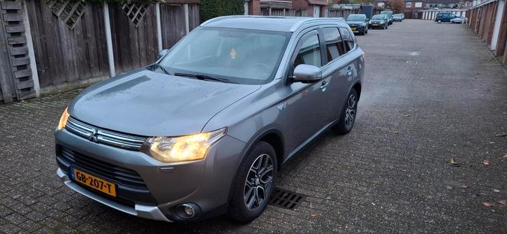 Mitsubishi Outlander phev 2015 205000 gelopen apk 21-7-2026, Auto's, Mitsubishi, Particulier, Ophalen