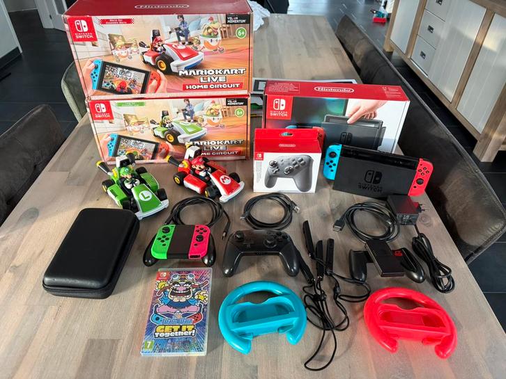Complete Nintendo Switch V1 set met Mario Kart Home Circuit, Spelcomputers en Games, Spelcomputers | Nintendo Switch, Gebruikt