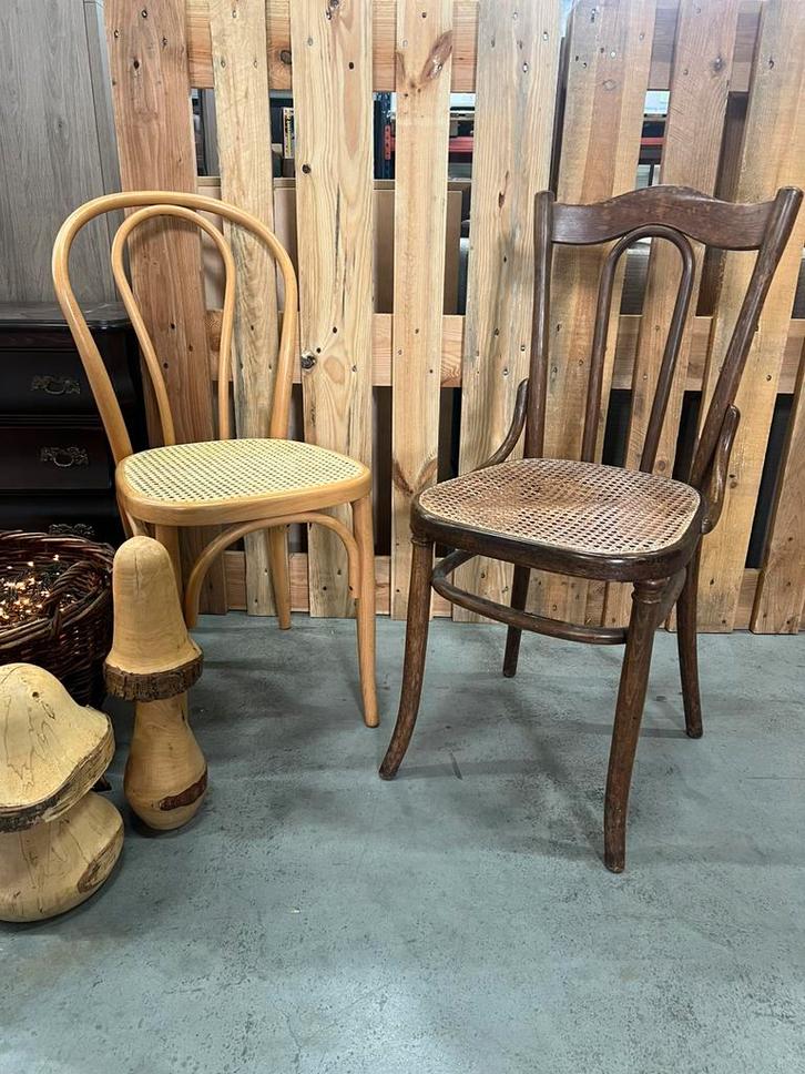 Klassieke Thonet-stijl stoel met webbing zitting, Antiek en Kunst, Antiek | Meubels | Stoelen en Banken, Ophalen of Verzenden