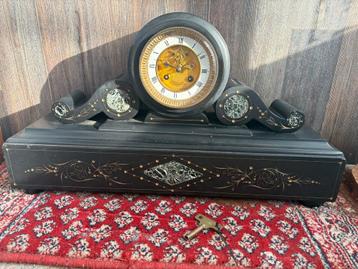 Antieke marmeren mantel- schouw- klok.1880. Opknapper beschikbaar voor biedingen