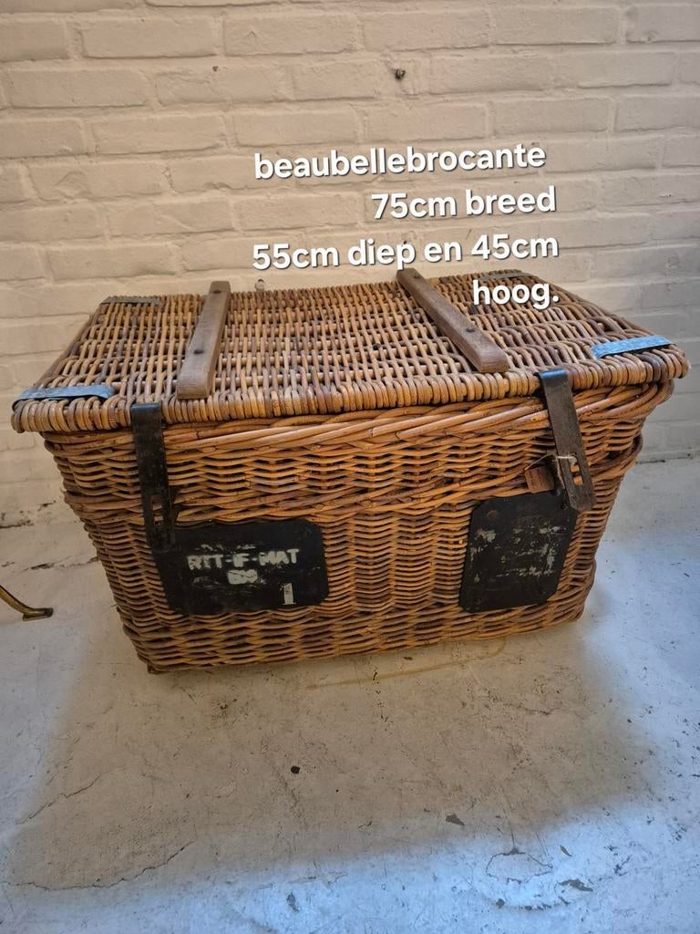 Vintage rieten mand/reismand, Ophalen