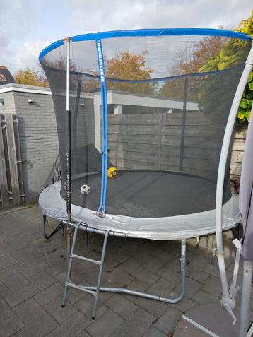 Trampoline - Goede staat, gebruikerssporen 2m , krat bier. beschikbaar voor biedingen
