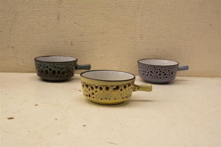 Vintage 3 soepkommetjes 38970, Huis en Inrichting, Keuken | Servies, Gebruikt, Kom(men), Overige stijlen, Ophalen of Verzenden