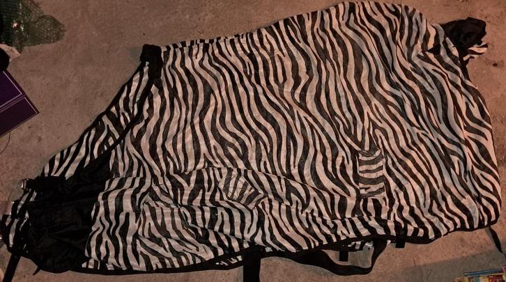 Nette vliegen deken 115/165 zebra print, Dieren en Toebehoren, Paarden en Pony's | Dekens en Dekjes, Zo goed als nieuw, Ophalen of Verzenden