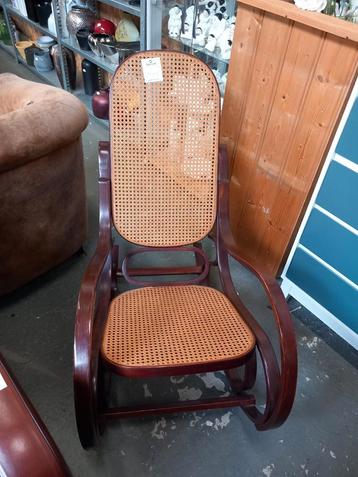Vintage schommelstoel  beschikbaar voor biedingen