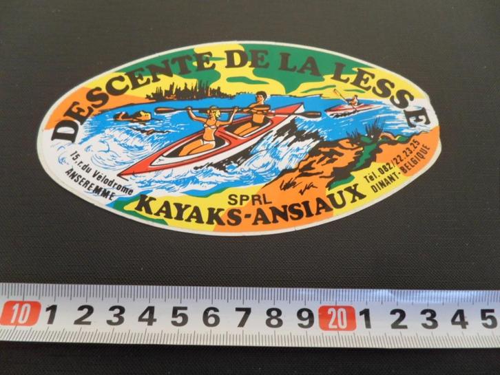 sticker België Dinant DESCENTE DE LA LESSE kayaks Ansiaux, Verzamelen, Stickers, Zo goed als nieuw, Ophalen