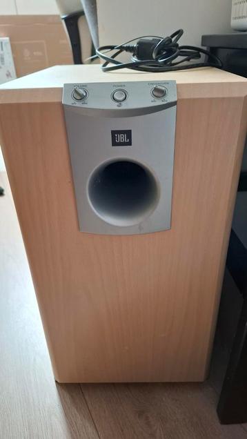 JBL subwoofer beschikbaar voor biedingen