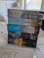 De zeven zussen  Schaduw Parel Storm Zon Lucinda Riley, Boeken, Ophalen of Verzenden, Zo goed als nieuw