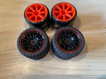 2 setjes wielen 1/10 beschikbaar voor biedingen