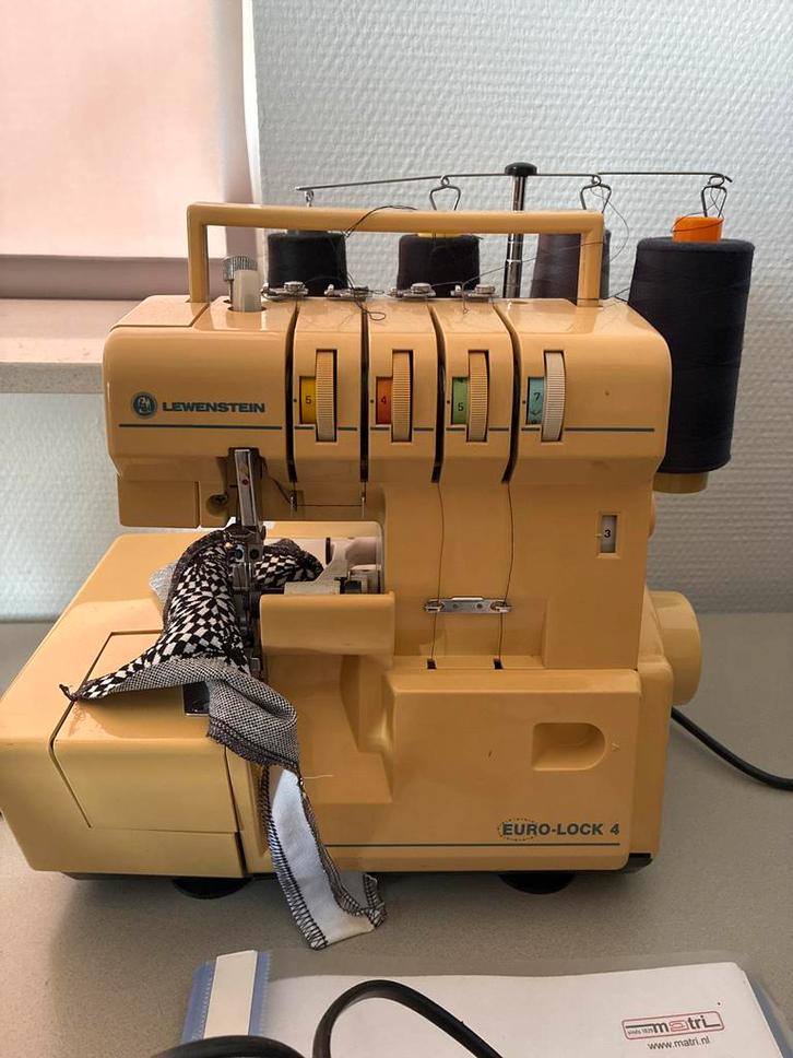 Lewenstein Euro-Lock 4 Lockmachine, Hobby en Vrije tijd, Naaimachines en Toebehoren, Gebruikt, Lockmachine, Lewenstein, Ophalen