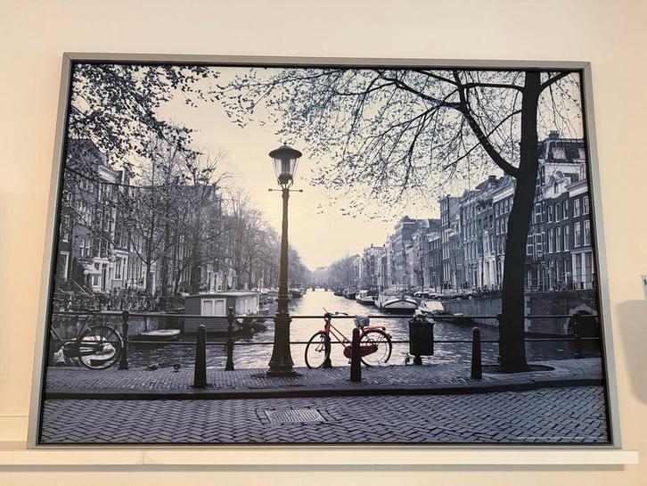 Amsterdam Gracht Poster - Rode Fiets, Huis en Inrichting, Woonaccessoires | Schilderijen, Tekeningen en Foto's, Zo goed als nieuw