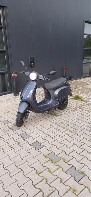 Vespa look leopard met maar 4900km beschikbaar voor biedingen