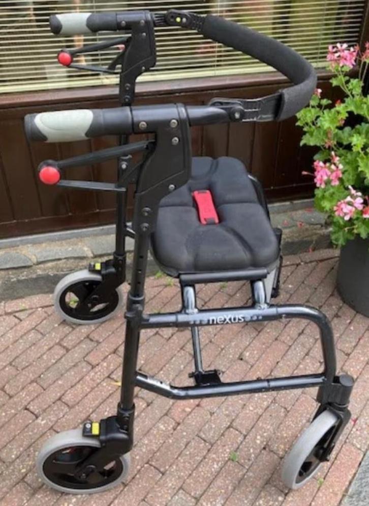 Nexus 3, inklapbare rollator met rugsteun i.z.g.s., Diversen, Rollators, Zo goed als nieuw, Lichtgewicht, Opvouwbaar, Ophalen of Verzenden