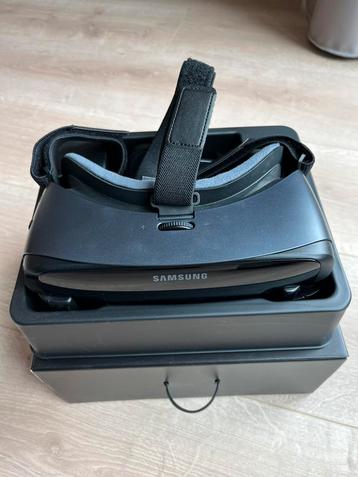 Te koop: Samsung Gear VR SM-R325 met controller beschikbaar voor biedingen
