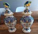 Delfts Blauw Kastvazen met Papegaai, Antiek en Kunst, Ophalen