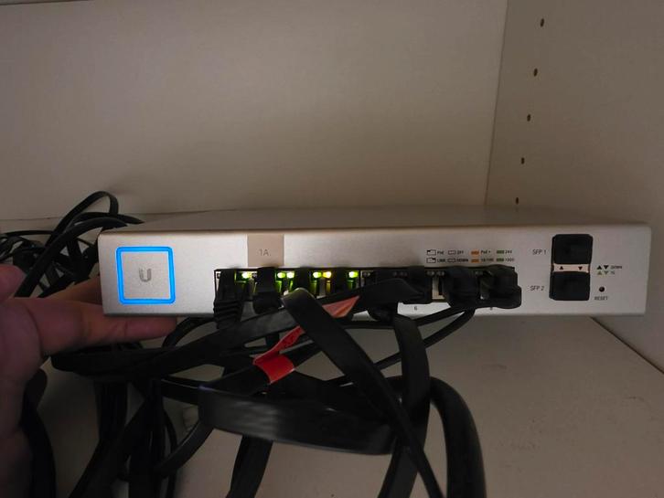 Ubiquiti UniFi Switch 8-poorts (150W PoE+), Computers en Software, Netwerk switches, Ophalen of Verzenden