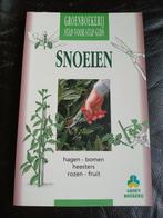 Christopher Brickell - Snoeien, Ophalen of Verzenden, Zo goed als nieuw, Bloemen, Planten en Bomen, Christopher Brickell