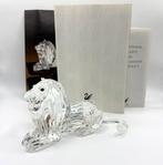 Jaarstuk 1995 - Leeuw 7400/095/000, Verzamelen, Swarovski, Verzenden, Zo goed als nieuw, Figuurtje
