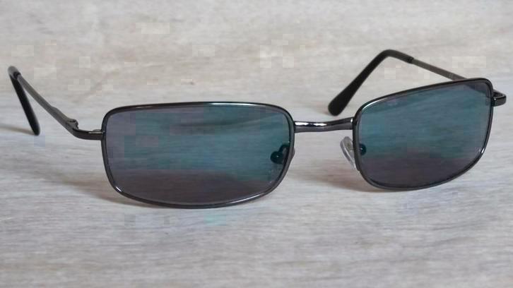 Gun metal zonnebril - rechthoekige grijze glazen - cat 2, Sieraden, Tassen en Uiterlijk, Zonnebrillen en Brillen | Heren, Zonnebril