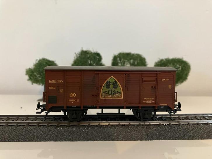 PIKO NMBS gesloten wagon COUSIN & DE RAUW geweatherd, Hobby en Vrije tijd, Modeltreinen | H0, Zo goed als nieuw, Wagon, Wisselstroom