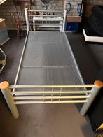 Very good and comfortable bed, Huis en Inrichting, Slaapkamer | Bedden, Ophalen, Zo goed als nieuw, Tweepersoons, Hout