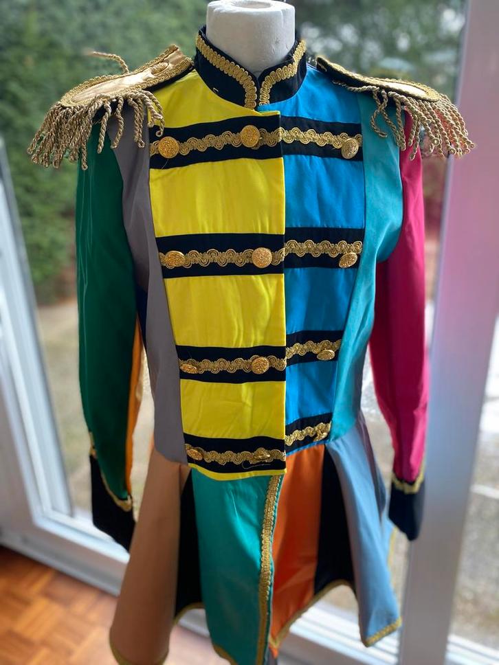 Nieuwe Carnavalsjas - Kleurrijk en feestelijk!, Kleding | Dames, Carnavalskleding en Feestkleding, Nieuw, Kleding, Carnaval, Maat 38/40 (M)