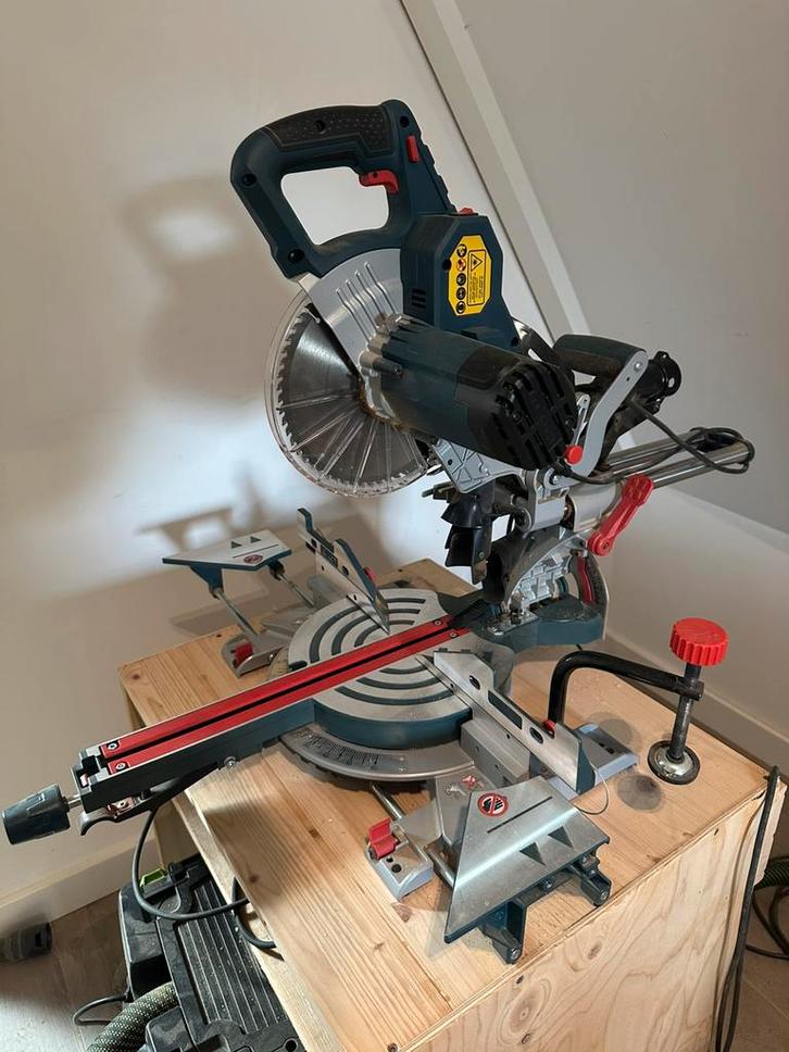 Bosch Professional Mitersaw GCM 8 SJL Ø: 216 mm, Doe-het-zelf en Verbouw, Gereedschap | Zaagmachines, Zo goed als nieuw, 1200 watt of meer