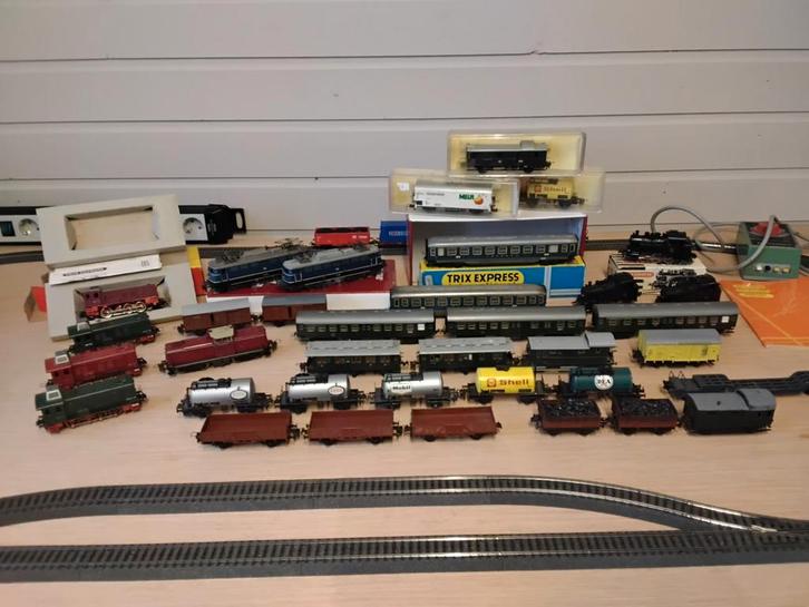Grote partij TrixExpress met vol profiel rails enz., Hobby en Vrije tijd, Modeltreinen | H0, Gebruikt, Rails, Gelijkstroom, Trix