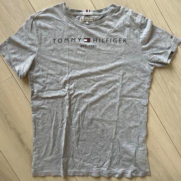 Tommy Hilfiger T-shirt Maat 176 beschikbaar voor biedingen