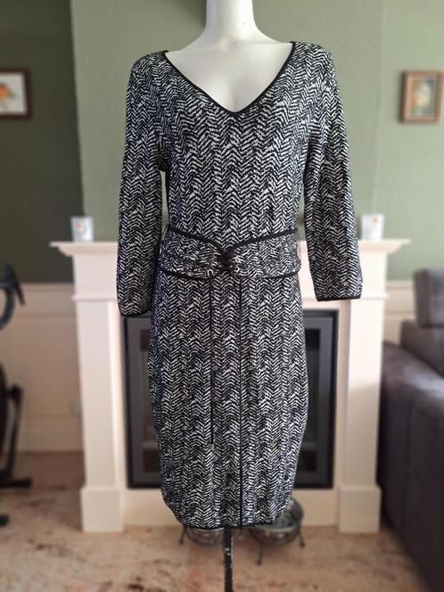 Claudia Strater warm zwart witte jurk 42 met taille riem, Kleding | Dames, Jurken, Zo goed als nieuw, Maat 38/40 (M), Zwart, Knielengte