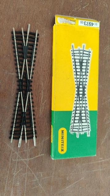 2x Minitrix 4973 Kruising 15graden beschikbaar voor biedingen