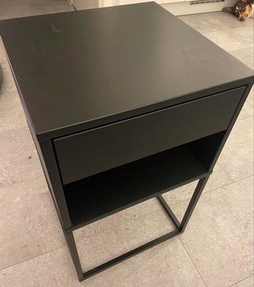 Zwart nachtkastje ikea VIKHAMMER