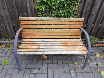 tuinbank voor twee personen, kleine opknapper beschikbaar voor biedingen