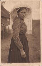 Brabants Dorpsleven 51 vrouw met poffer klederdracht, Verzamelen, Ansichtkaarten | Nederland, Verzenden, 1920 tot 1940, Ongelopen