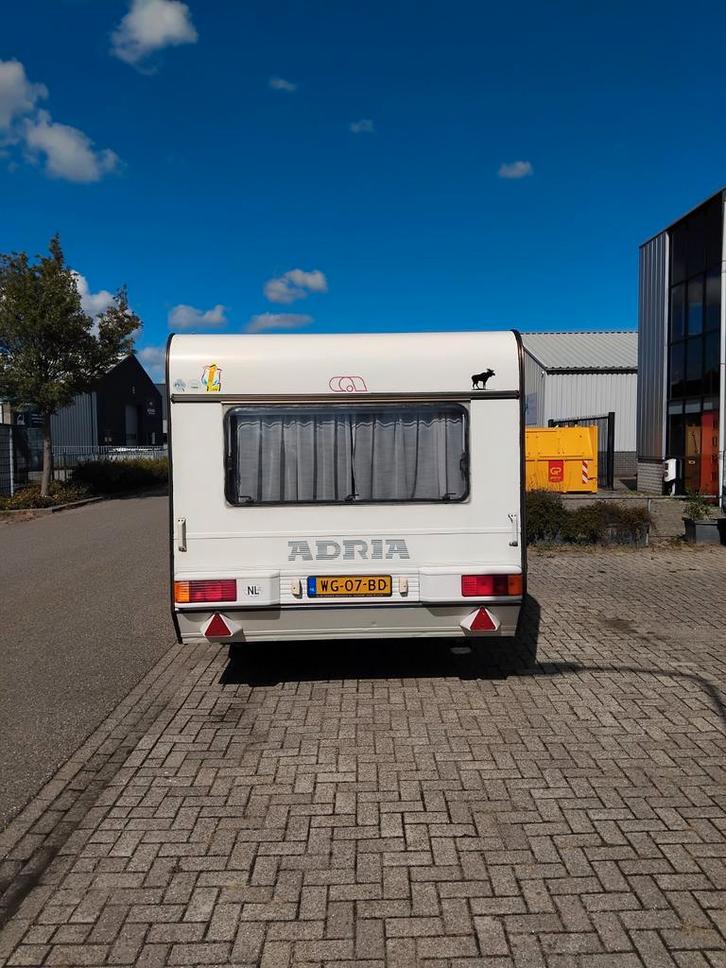 Adria Forma Caravan bouwjaar 1991., Caravans en Kamperen, Caravans, Particulier, tot en met 3, 750 - 1000 kg, Standaardzit, Adria