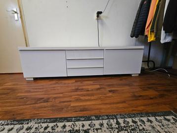 Witte TV Kast met Lades en Deuren beschikbaar voor biedingen