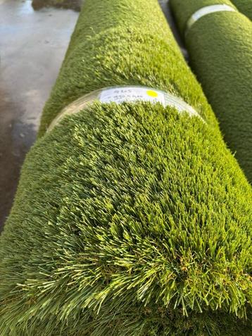 Kunstgras coupon 9.90 x 4 meter Q205 zachte sprieten 40 mm beschikbaar voor biedingen