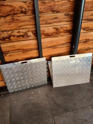 Aluminium oprijplaat drempehulp voor motor of rolstoel etc

 beschikbaar voor biedingen